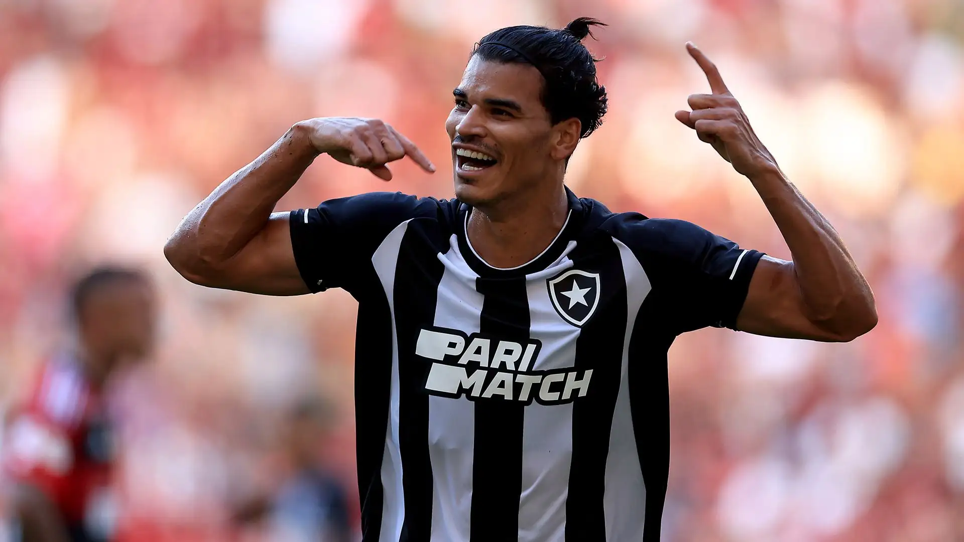 Danilo, ex di Valencia, Benfica e Nizza, tra le altre, esulta dopo avere segnato