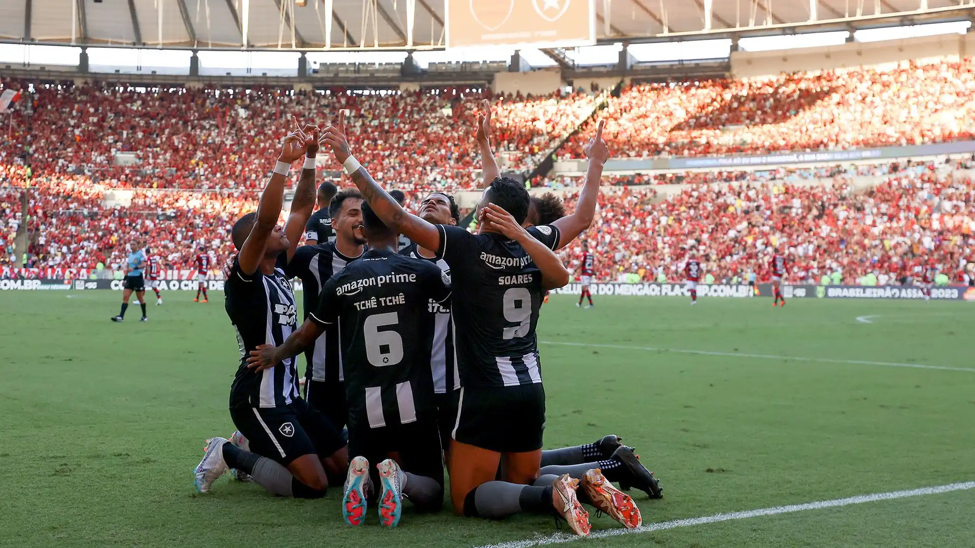 I calciatori del Botafogo festeggiano felici al Maracanã