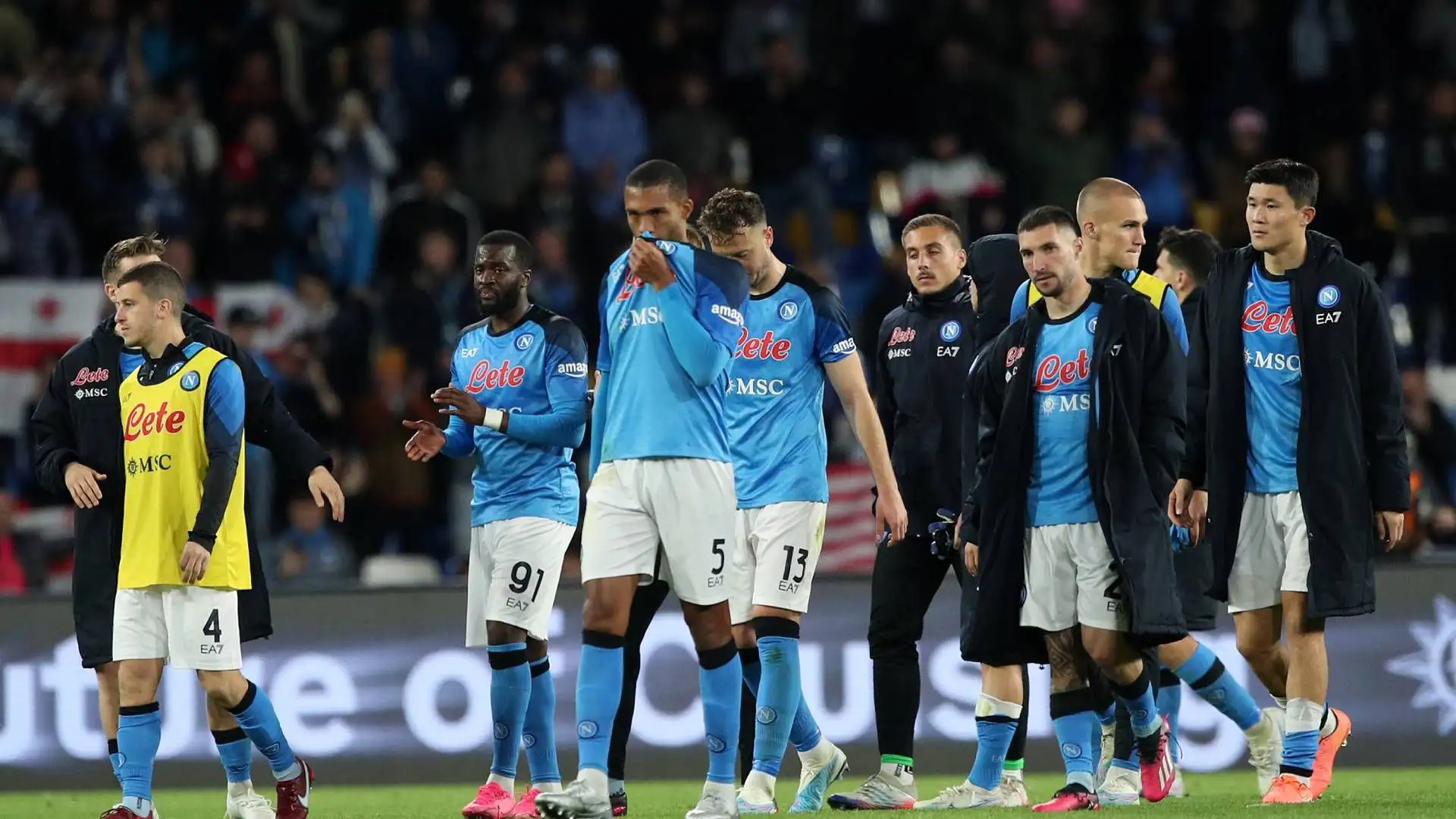 Sconsolati i giocatori del Napoli, che nulla hanno potuto con questo Milan