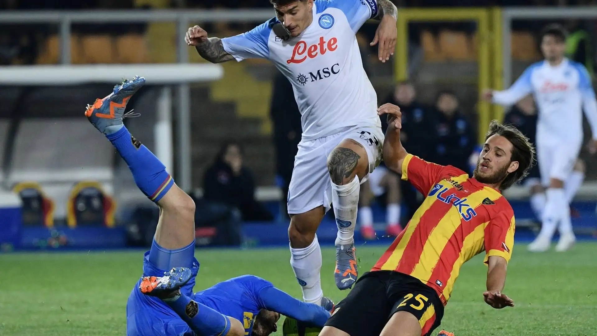 Poi il clamoroso autogol del portiere del Lecce ha riportato in vantaggio gli azzurri