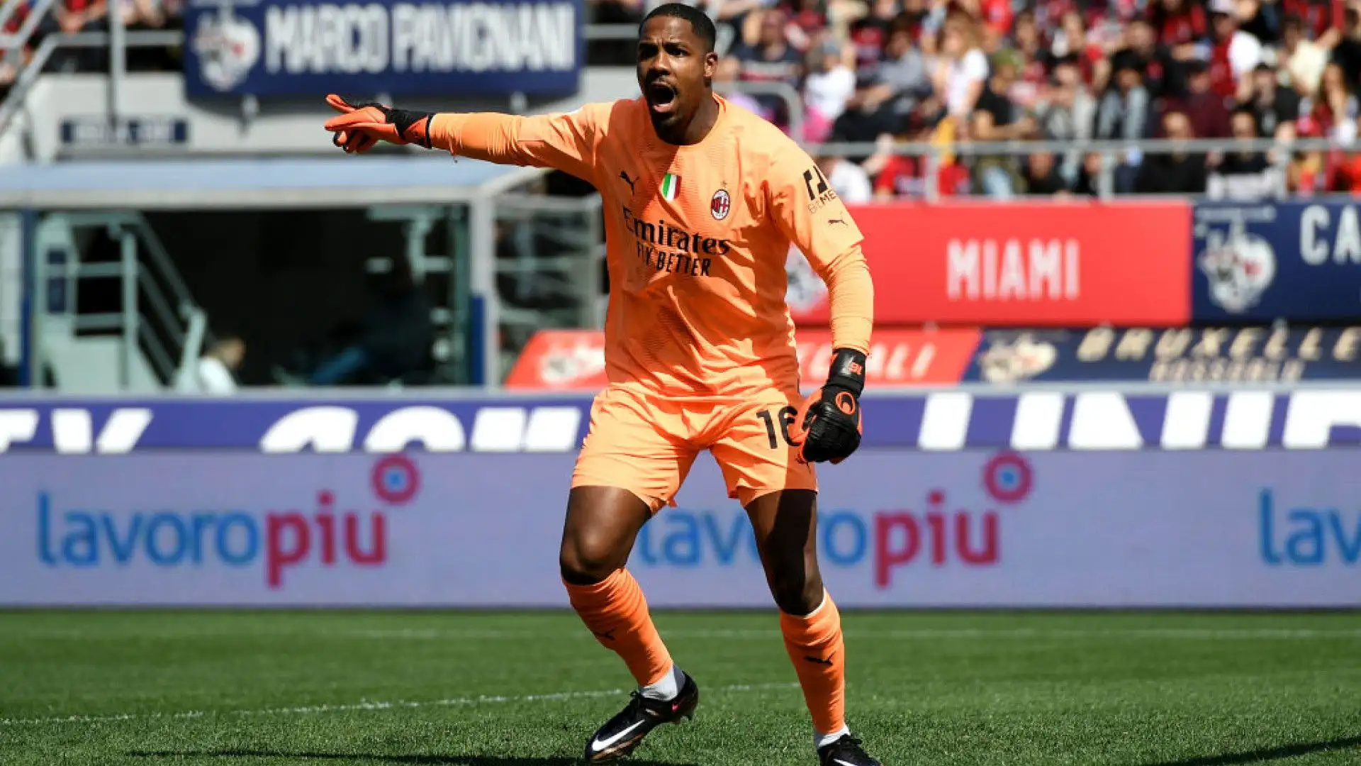 Mike Maignan sorpreso: la partita del Milan si è complicata da subito