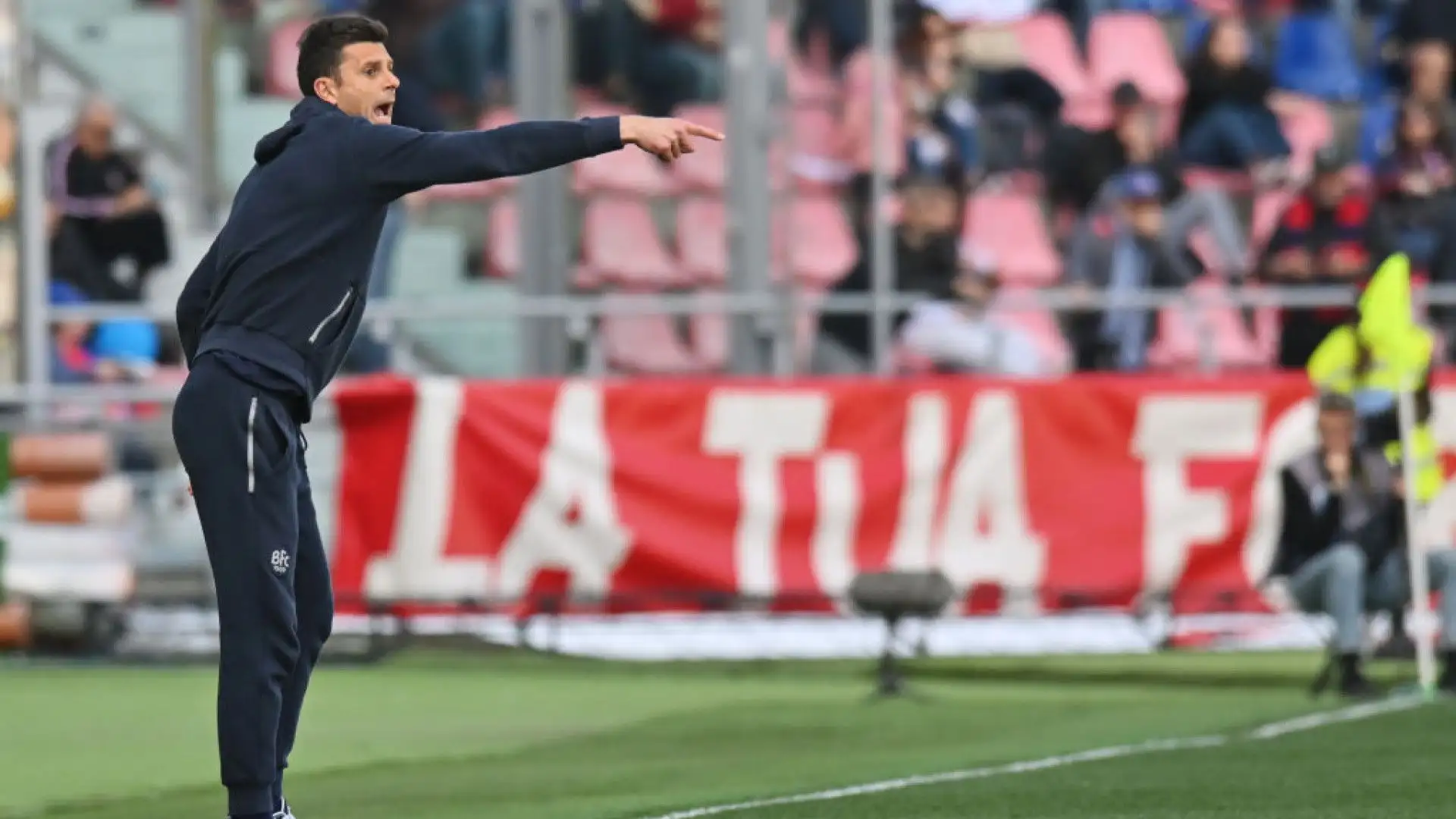 Thiago Motta, dopo il gol, ha continuato a dare indicazioni ai suoi giocatori