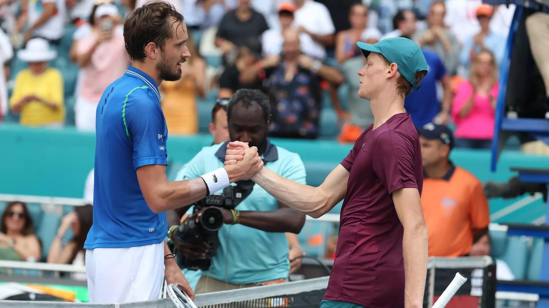 Daniil Medvedev, bastone e carota per Jannik Sinner