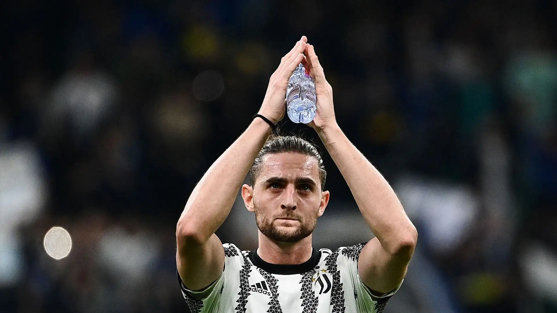 Rabiot saluta i tifosi bianconeri