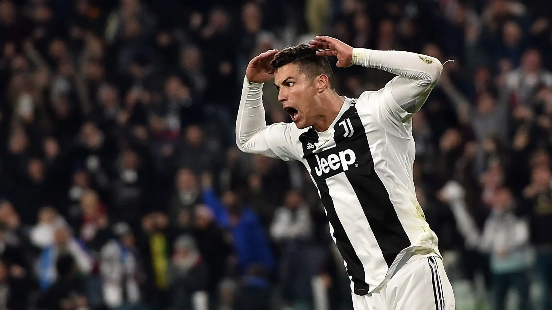 Molto probabilmente la migliore partita di Ronaldo alla Juventus: tre gol (27', 49', 86') che hanno permesso alla squadra bianconera di andare agli ottavi di finale di Champions League
