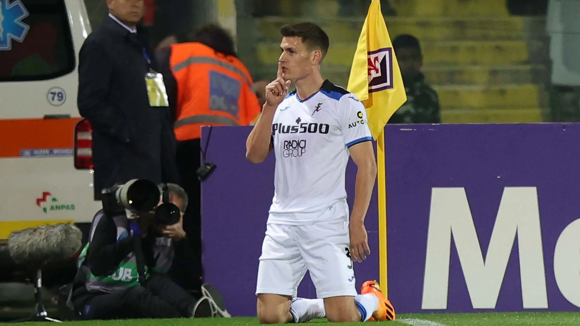 Maehle ha risposto così ai tifosi viola