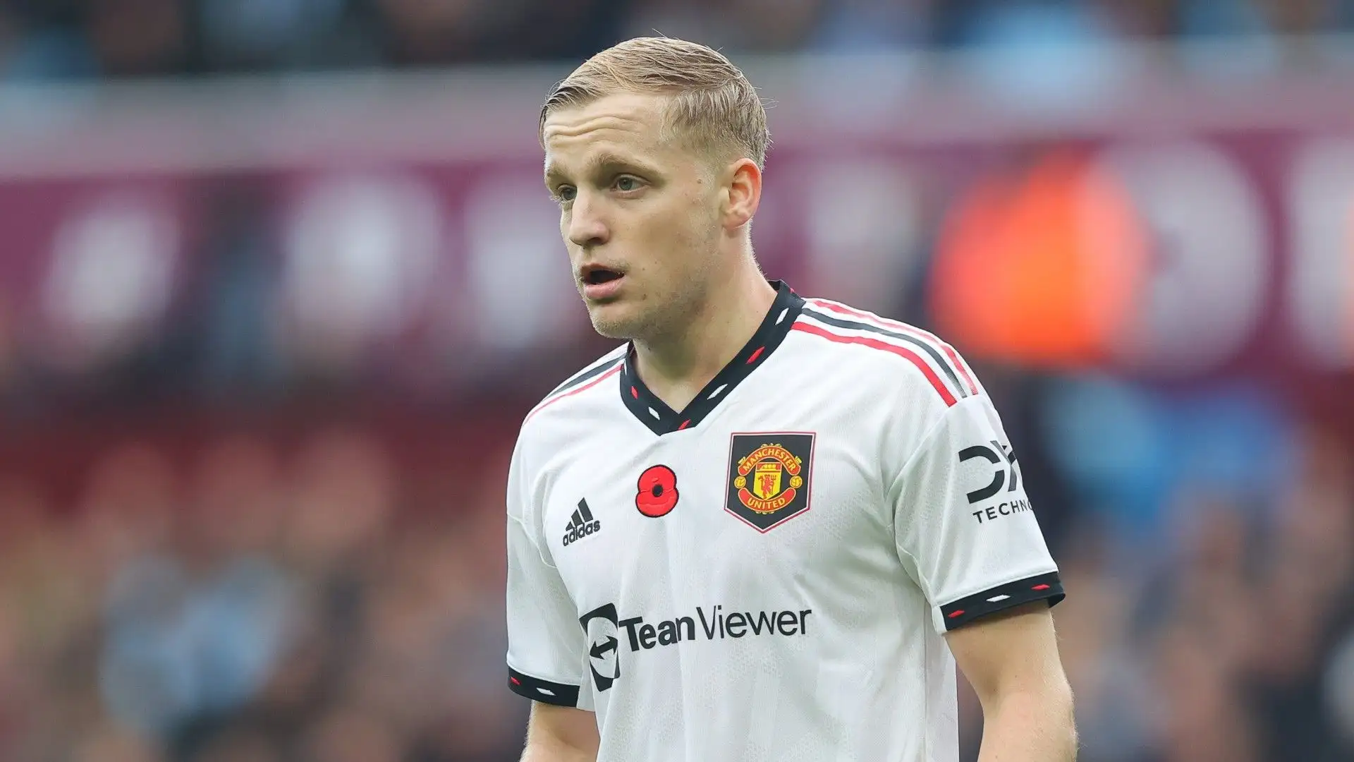 Donny van de Beek: il centrocampista è lontanissimo dal calciatore visto con la maglia dell'Ajax. In Inghilterra non si è mai ambientato, cambierà squadra in estate