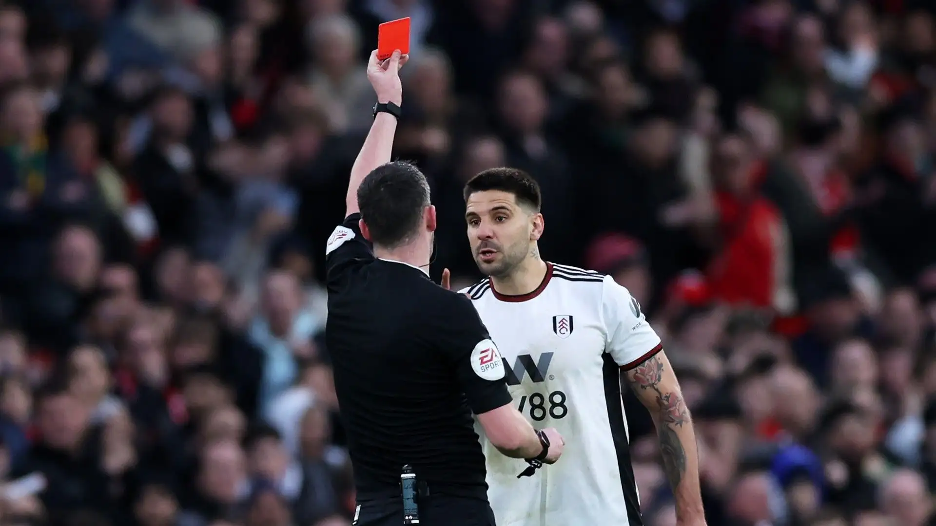 Durissima punizione per l'attaccante serbo del Fulham