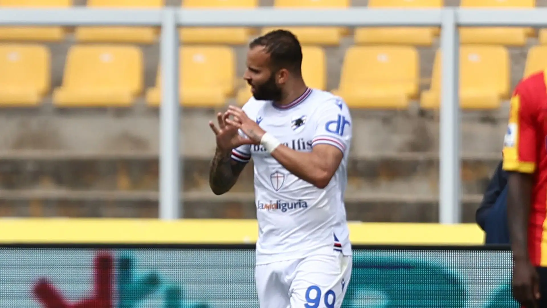 Successivamente ha giocato per Stoke City, Betis Siviglia, Sporting Lisbona, Ankaragücü e Sampdoria
