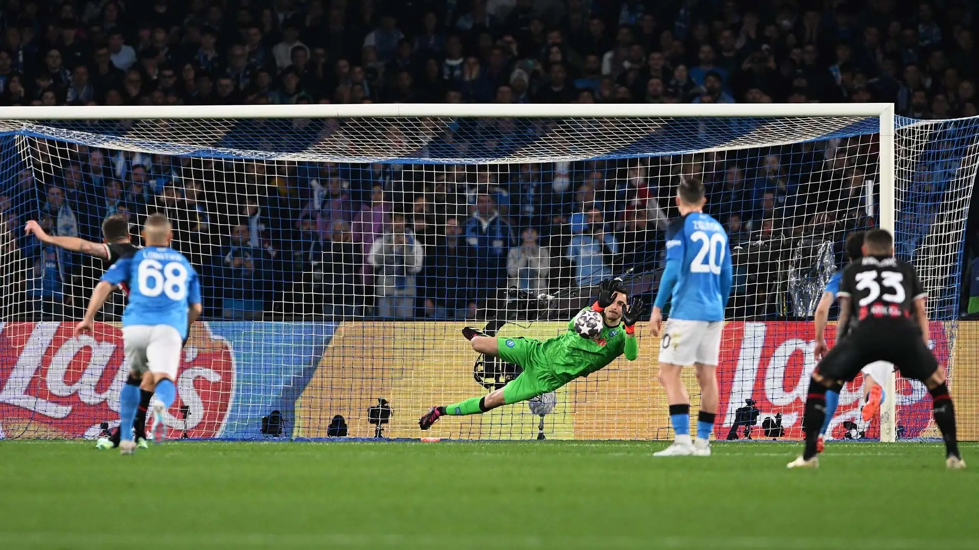 Il portiere del Napoli ha intuito la direzione del tiro e ha sventato la minaccia