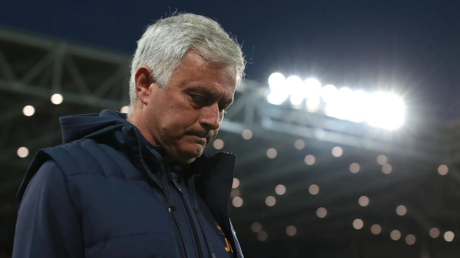 Dopo Smalling, Wijnaldum e Karsdorp anche Llorente e Dybala si sono fatti male. Pessime notizie per José Mourinho