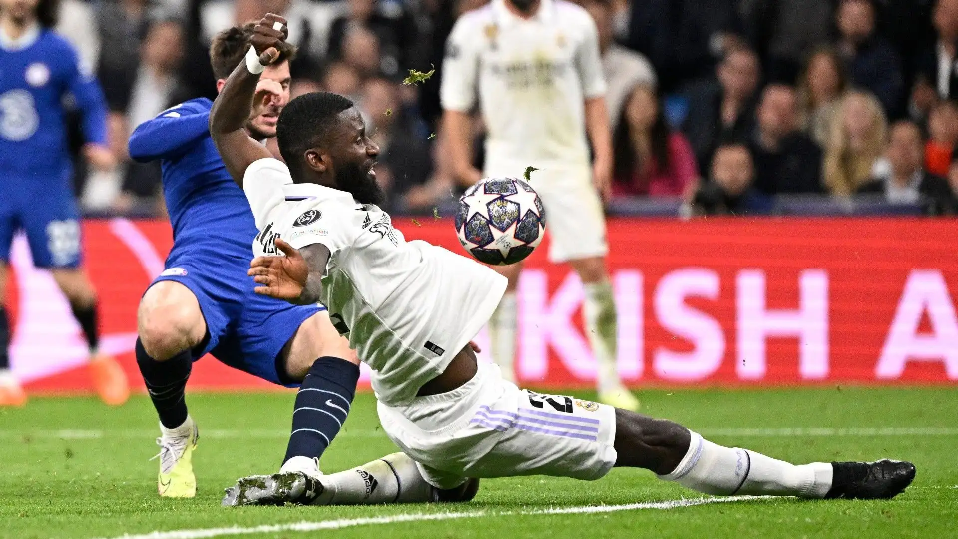 Il Real Madrid deve ringraziare Antonio Rudiger per aver salvato la squadra dal tiro di Mount