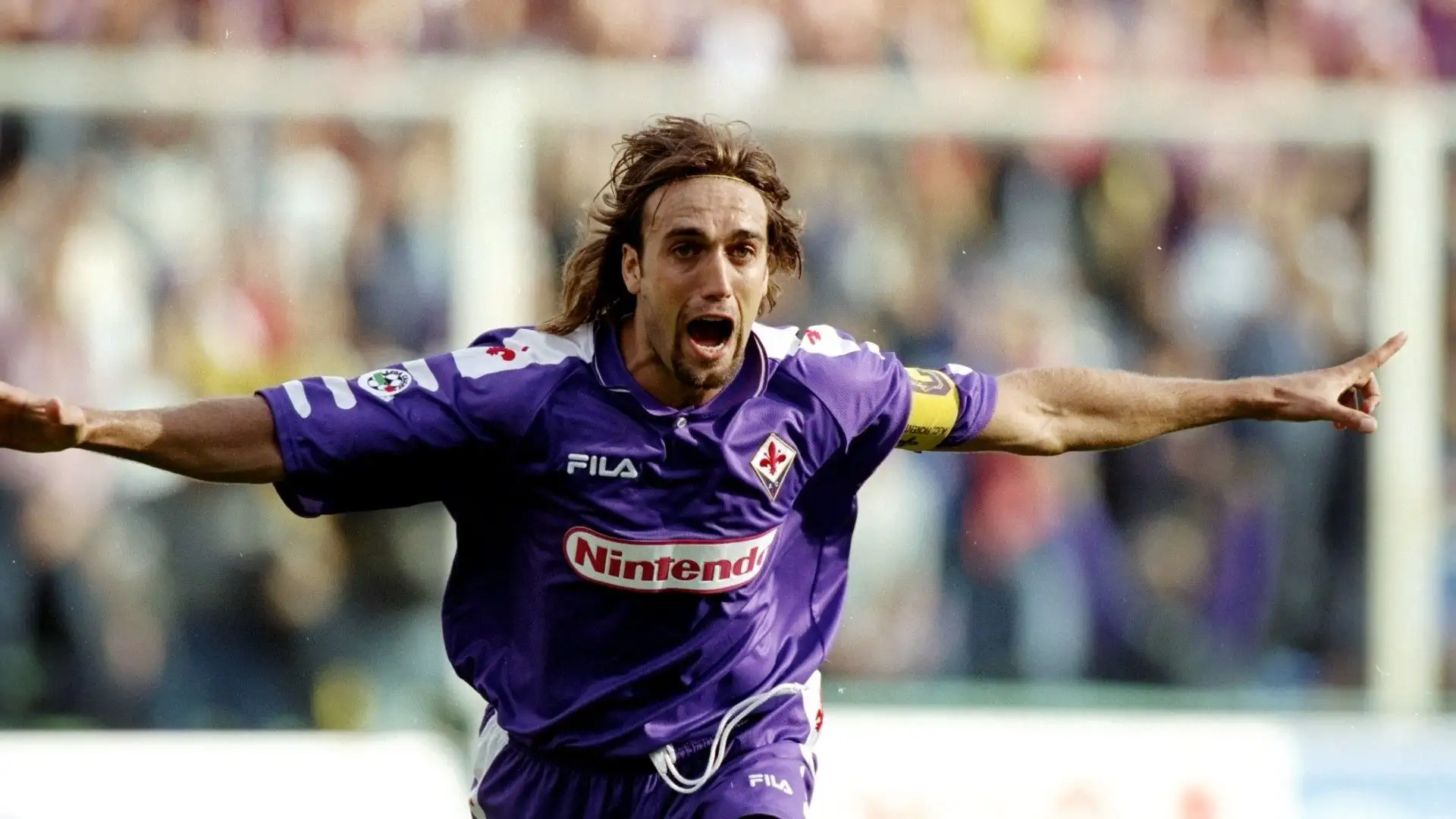 Gabriel Omar Batistuta. Il bomber argentino ha giocato alla Fiorentina dal 1991 al 2000: 269 partite e 168 gol. E' uno dei più grandi idoli dei tifosi fiorentini
