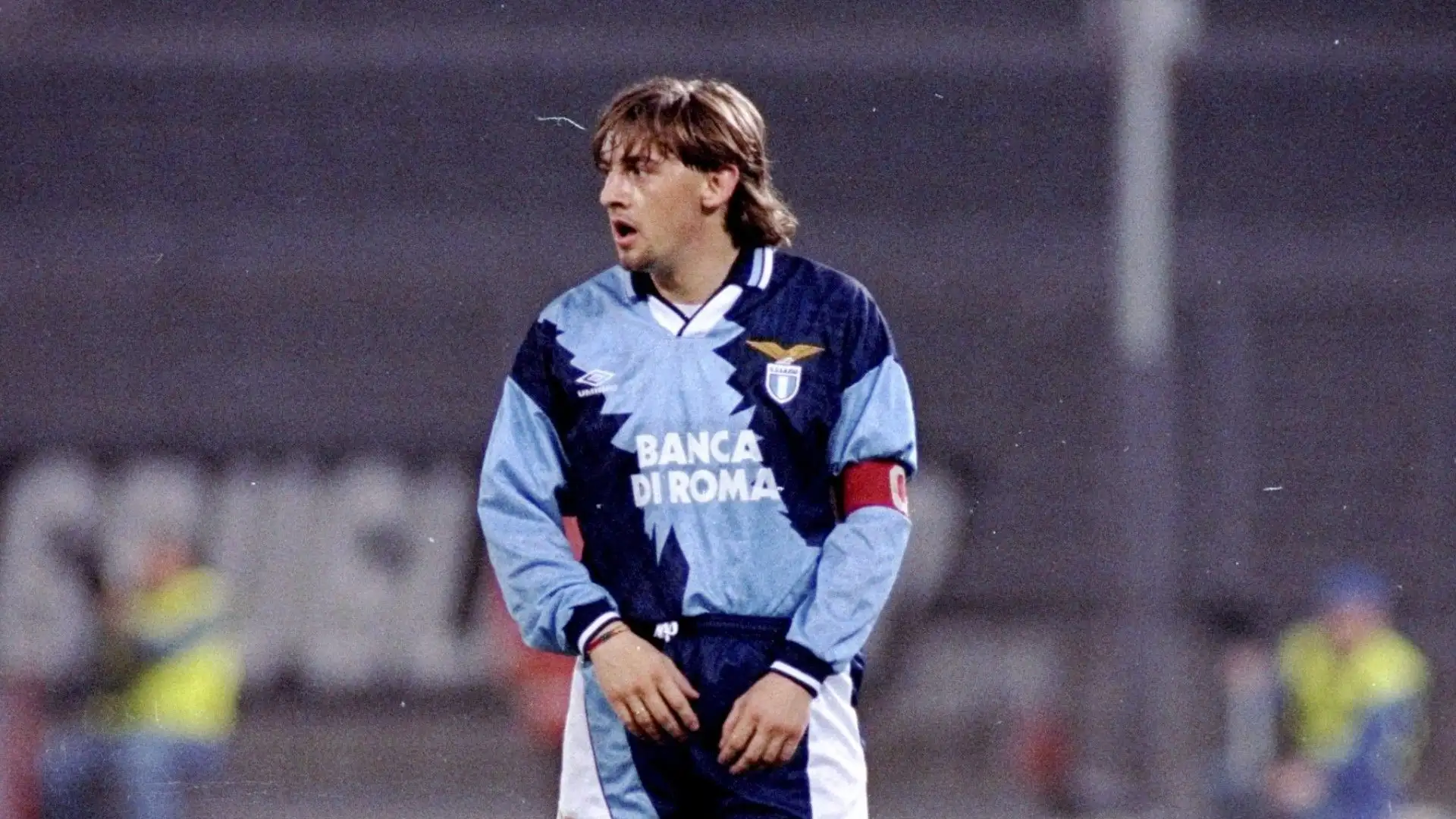 Giuseppe Signori. L'attaccante ha giocato alla Lazio dal 1992 al 1997 e ha realizzato più di 100 gol. I tifosi biancocelesti non lo dimenticheranno mai
