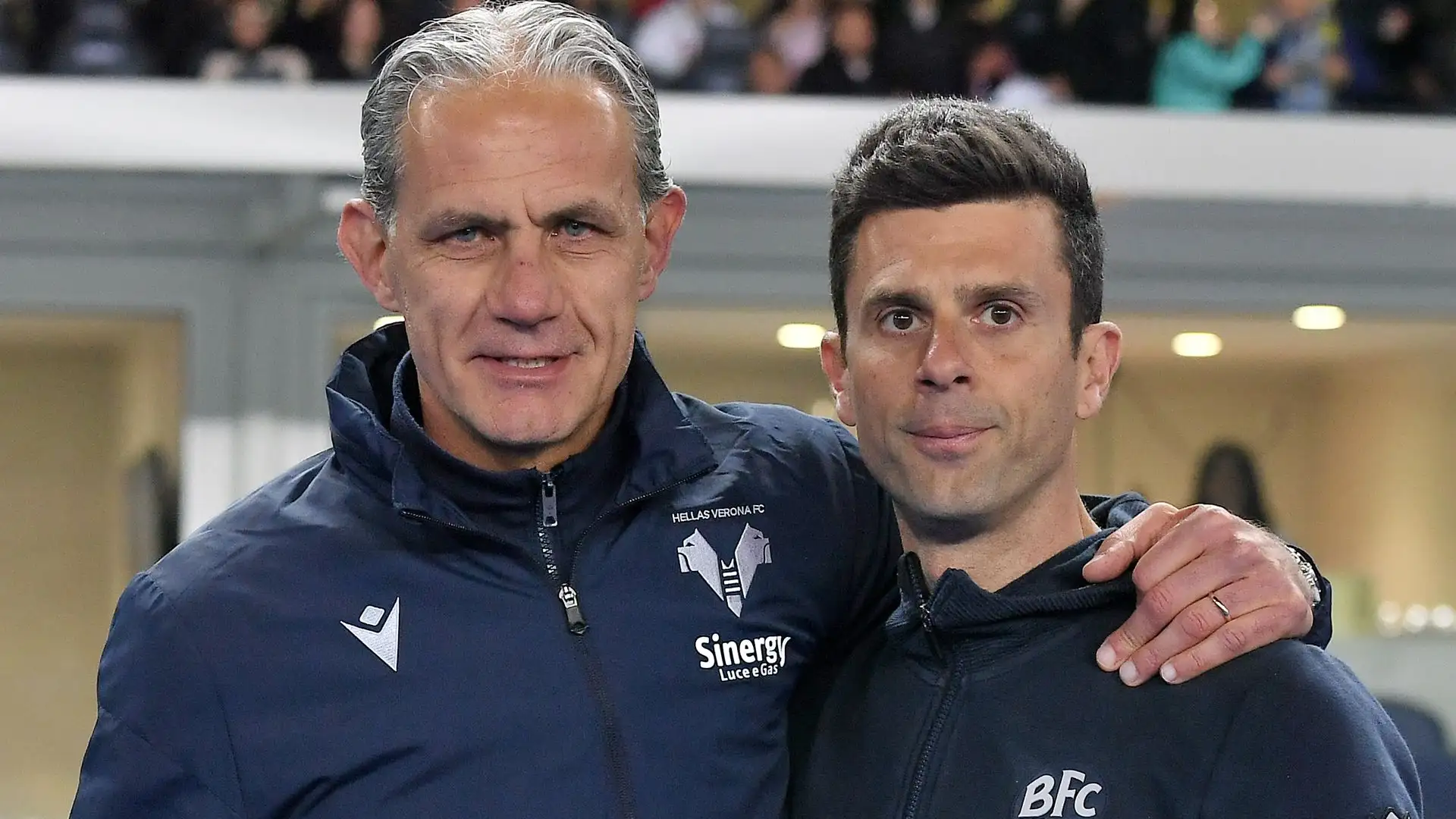 Marco Zaffaroni e Thiago Motta posano per i fotografi prima del fischio d'inizio