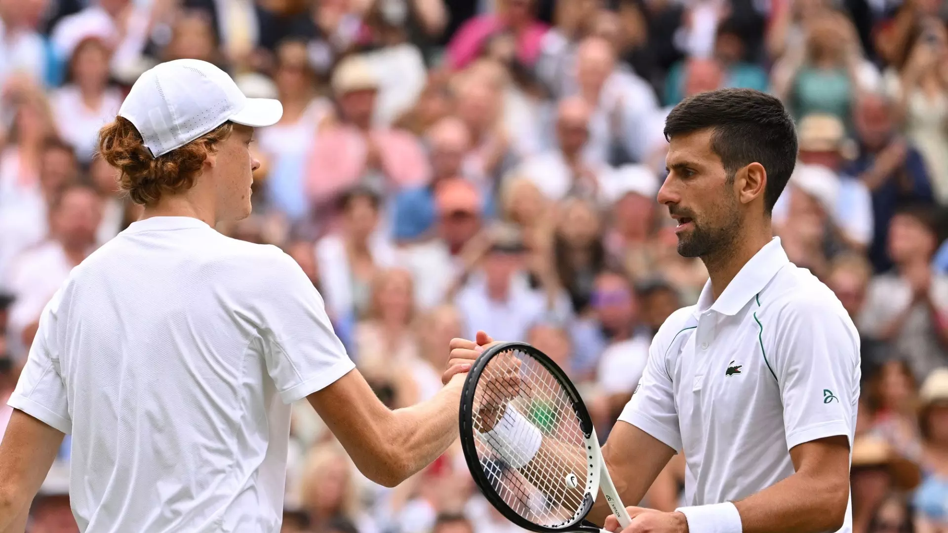 Jannik Sinner vs Novak Djokovic: show in spiaggia a Monte Carlo