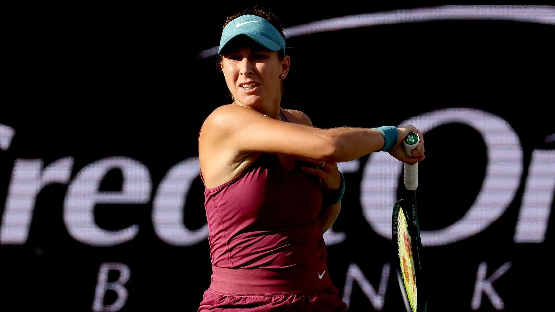 Bel successo della tennista svizzera che ha battuto la statunitense Shelby Rogers con il punteggio di 4-6 7-5 6-2