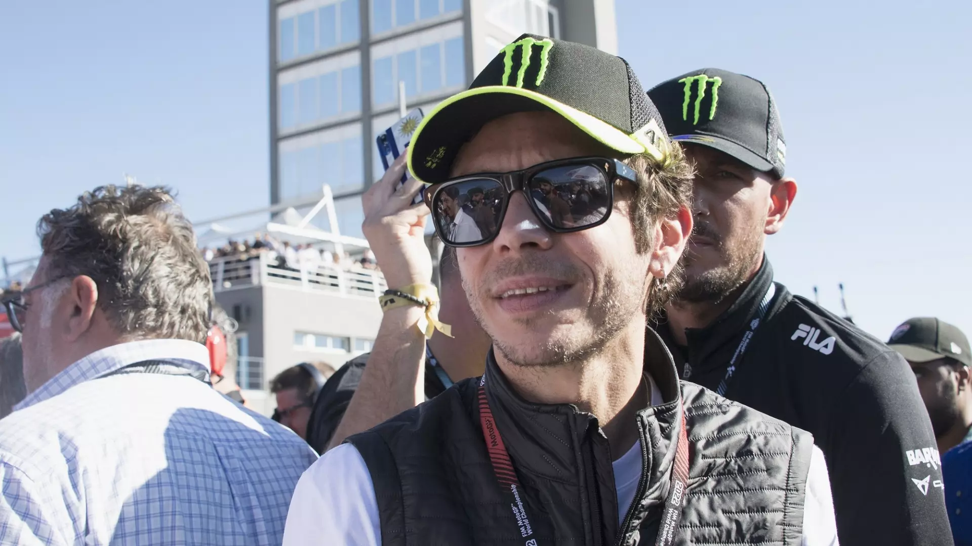 Valentino Rossi, sorrisi e consigli sulla griglia di Jerez