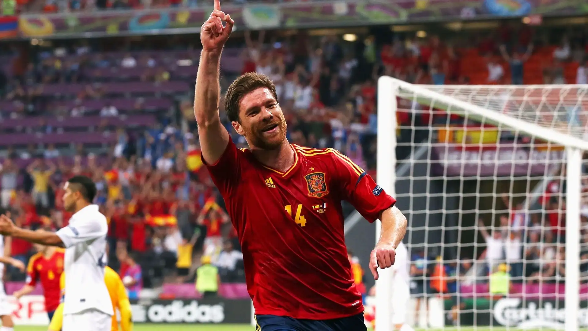 Xabi Alonso (centrocampista, Spagna): 25 novembre 1981