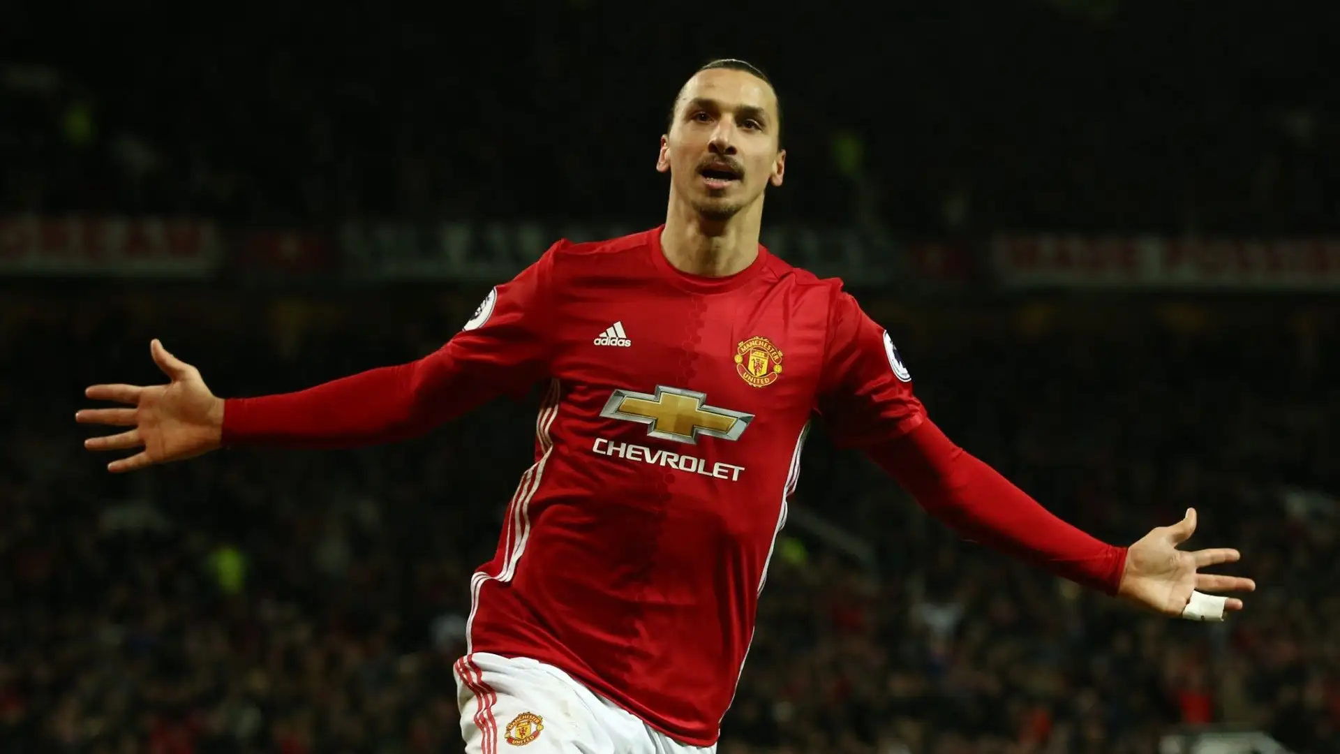 Terminata l'esperienza al PSG, Ibrahimovic nel 2016 si è trasferito al Manchester United. Con i Red Devils ha anche vinto l'Europa League nel 2016-2017
