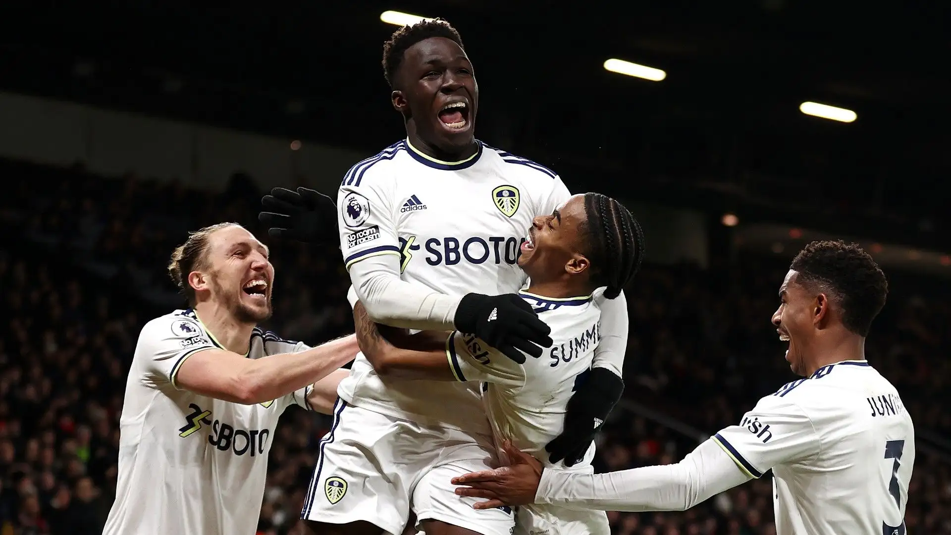 Il calciatore, però, potrebbe rimanere nel massimo campionato inglese qualora si trasferisse al Manchester City o all'Arsenal