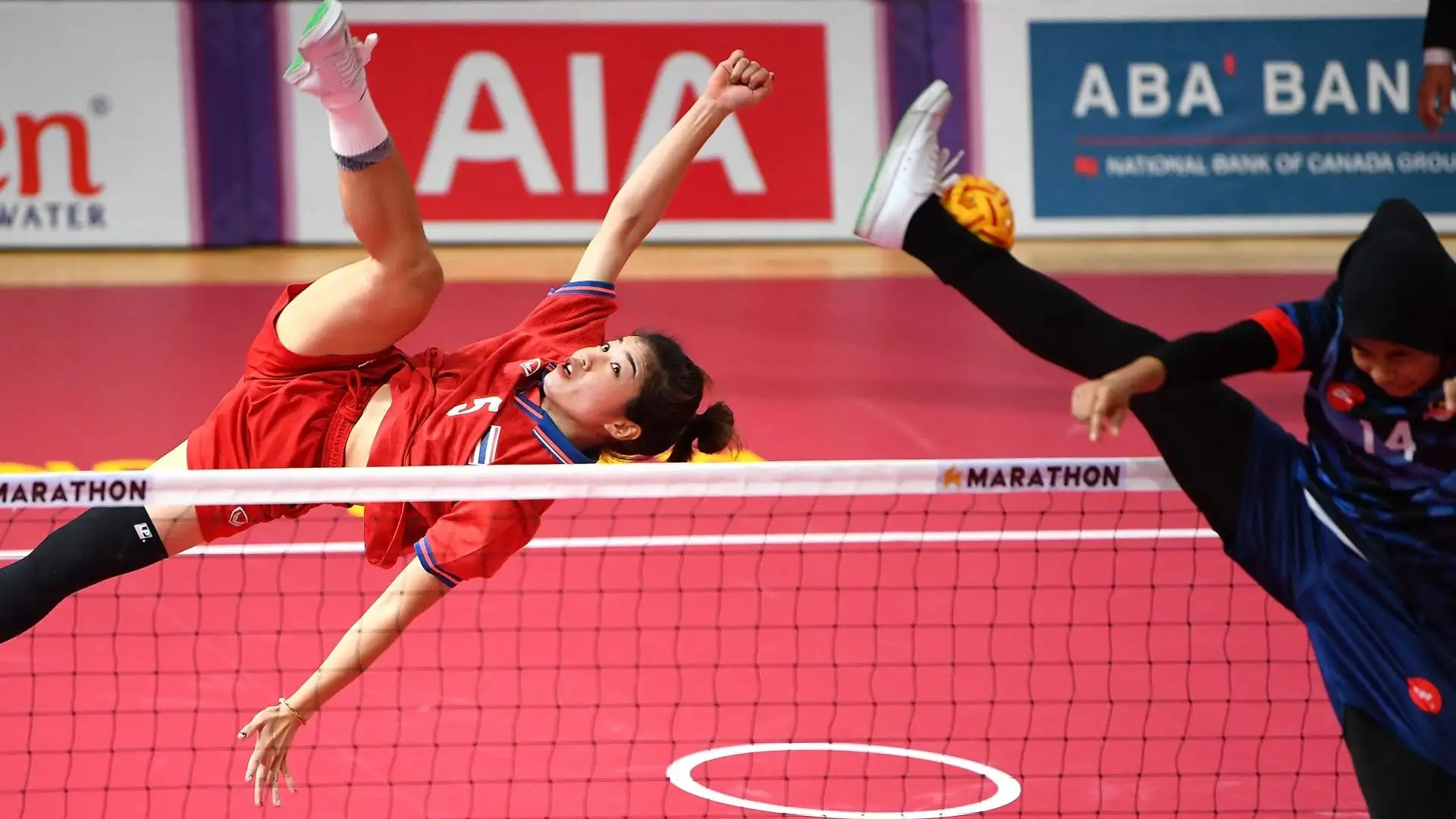 Nel XX secolo è stata introdotta la rete di pallavolo ed è nata la prima competizione ufficiale