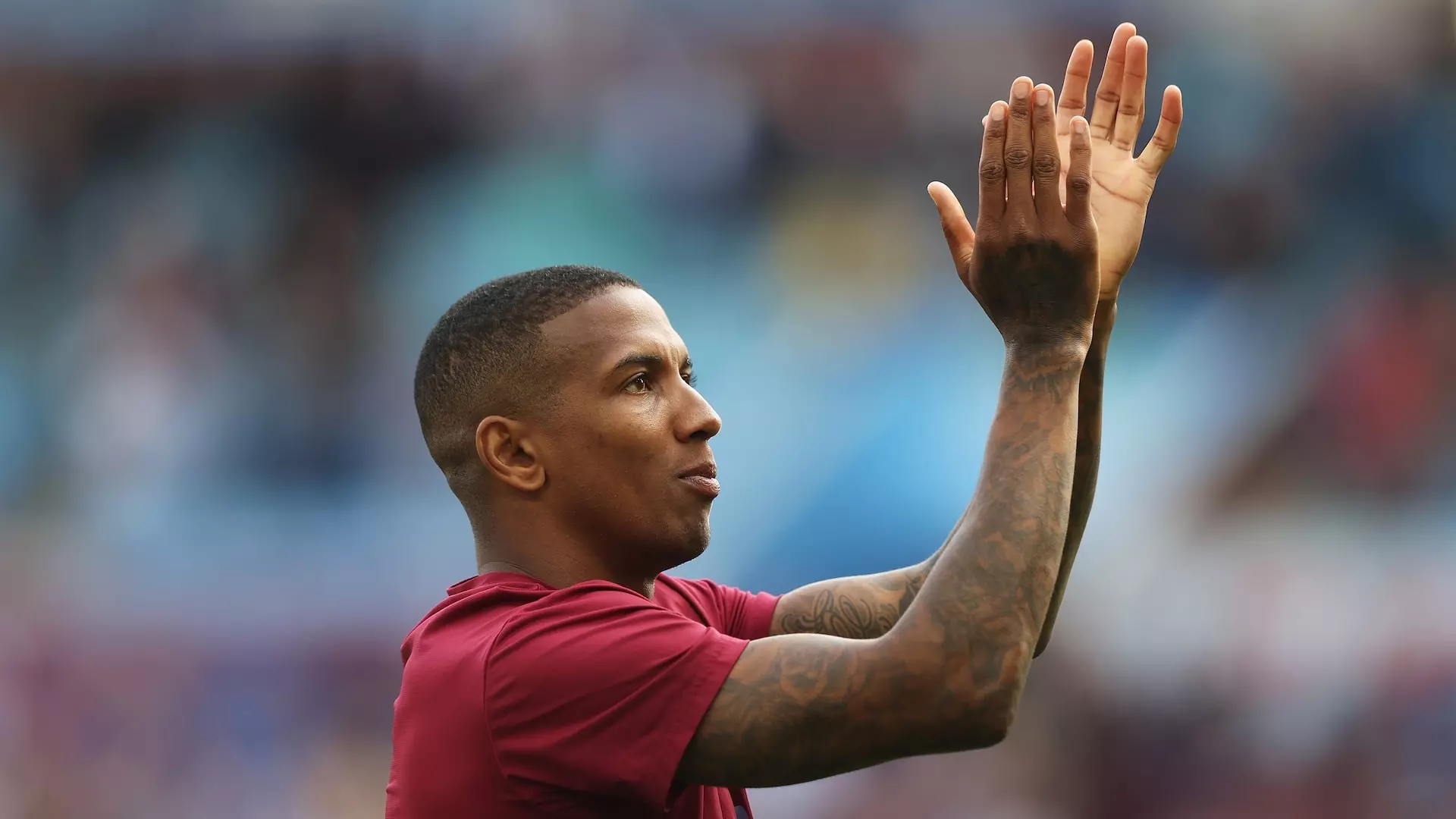 Ashley Young lascia l’Aston Villa