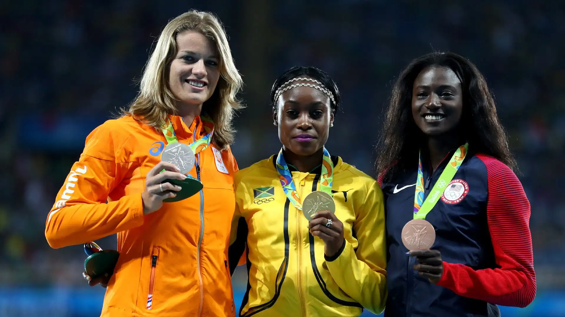 Qui è con Dafne Schippers ed Elaine Thompson dopo avere vinto il bronzo nei 200 metri