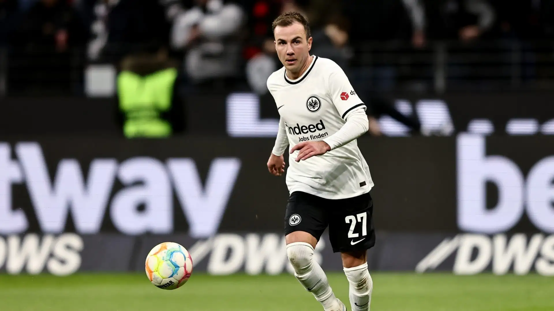 Centrocampista dotato di grande tecnica, Gotze ha esordito nel 2010 con la nazionale maggiore tedesca