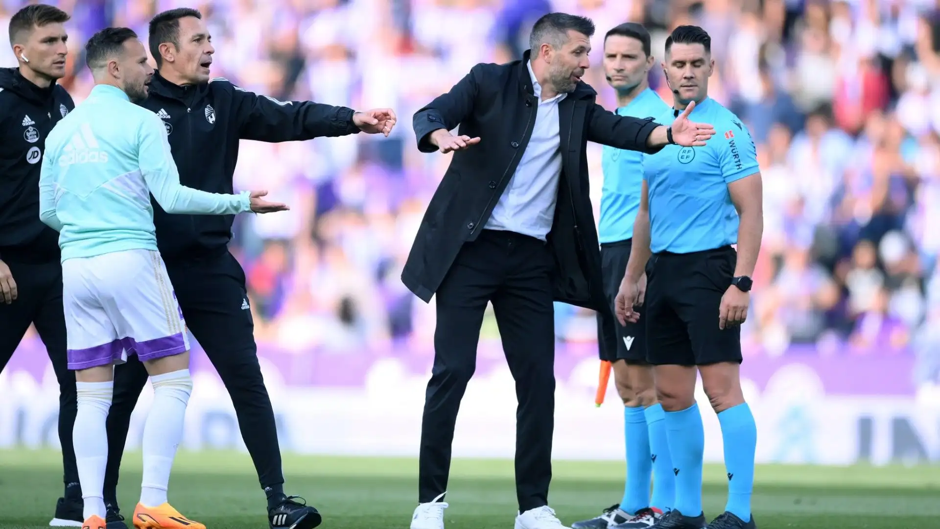 Momenti di grande tensione nel match di Liga fra Valladolid e Siviglia