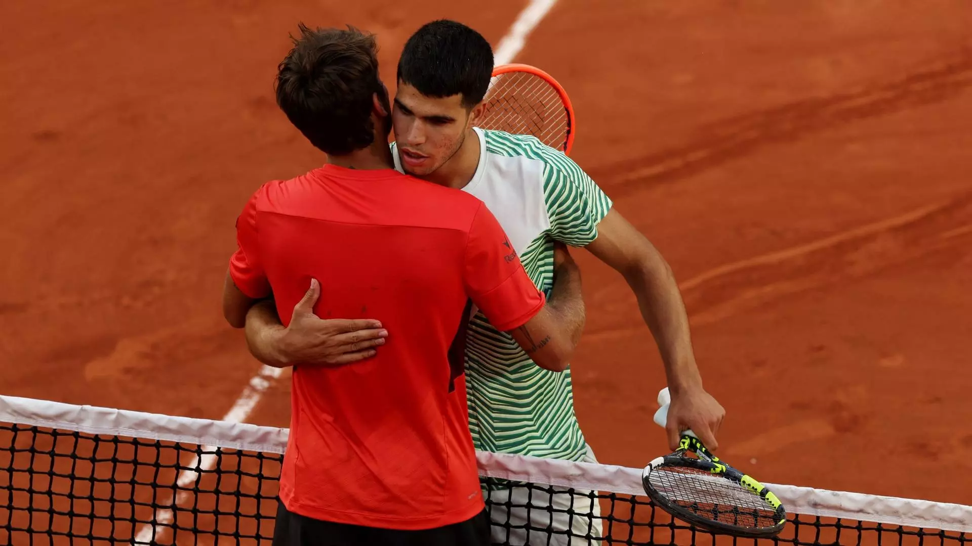Roland Garros: Carlos Alcaraz spazza via Flavio Cobolli