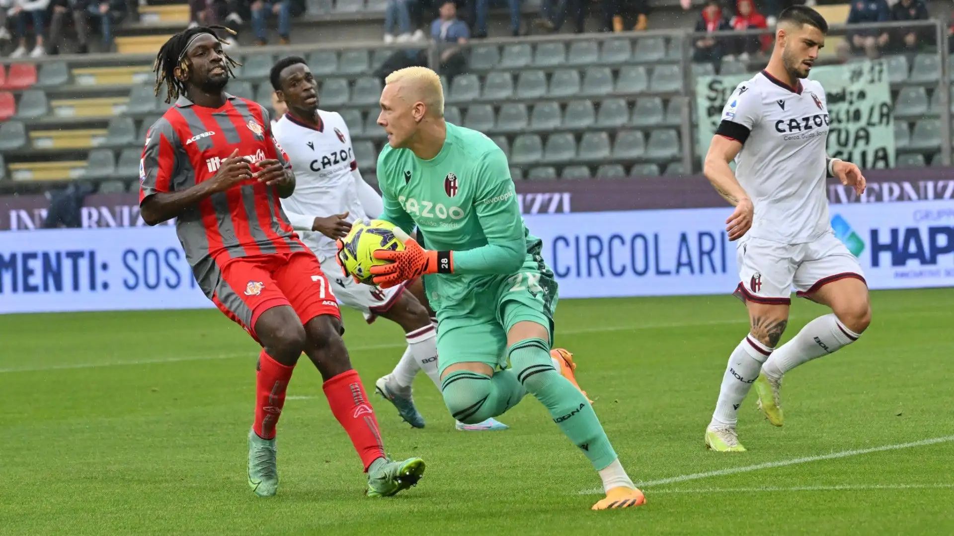Il portiere del Bologna Lukasz Skorupski