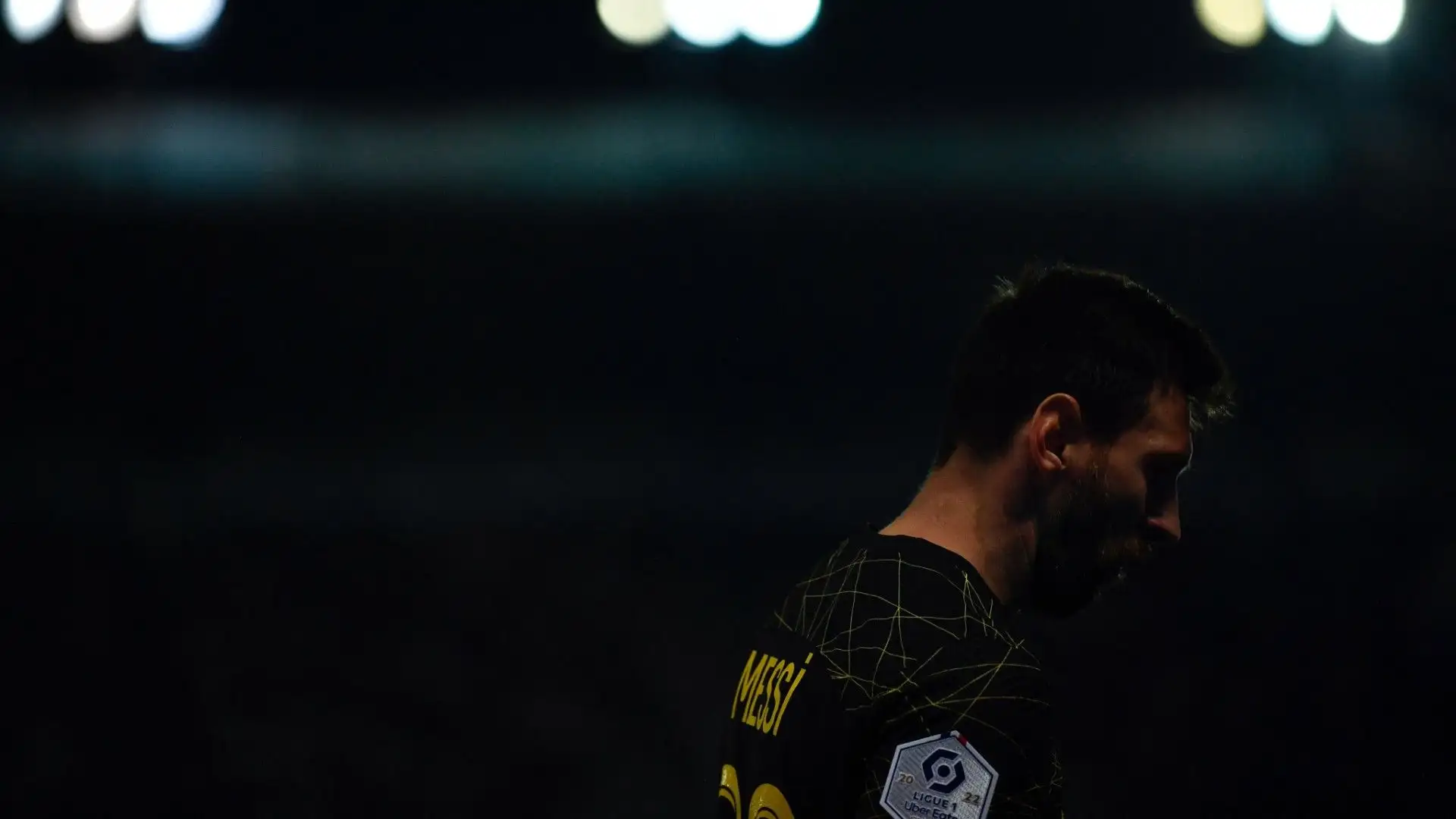 Leo Messi ha ricevuto un'offerta da circa 400 milioni di euro dall'Arabia Saudita ma il calciatore non è convinto di voler lasciare il calcio europeo