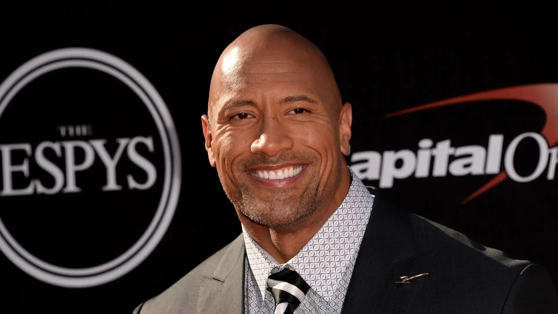 Le stelle di Hollywood Dwayne 'The Rock' Johnson e Ray Winstone farebbero parte di un gruppo interessato a rilevare il Southend United