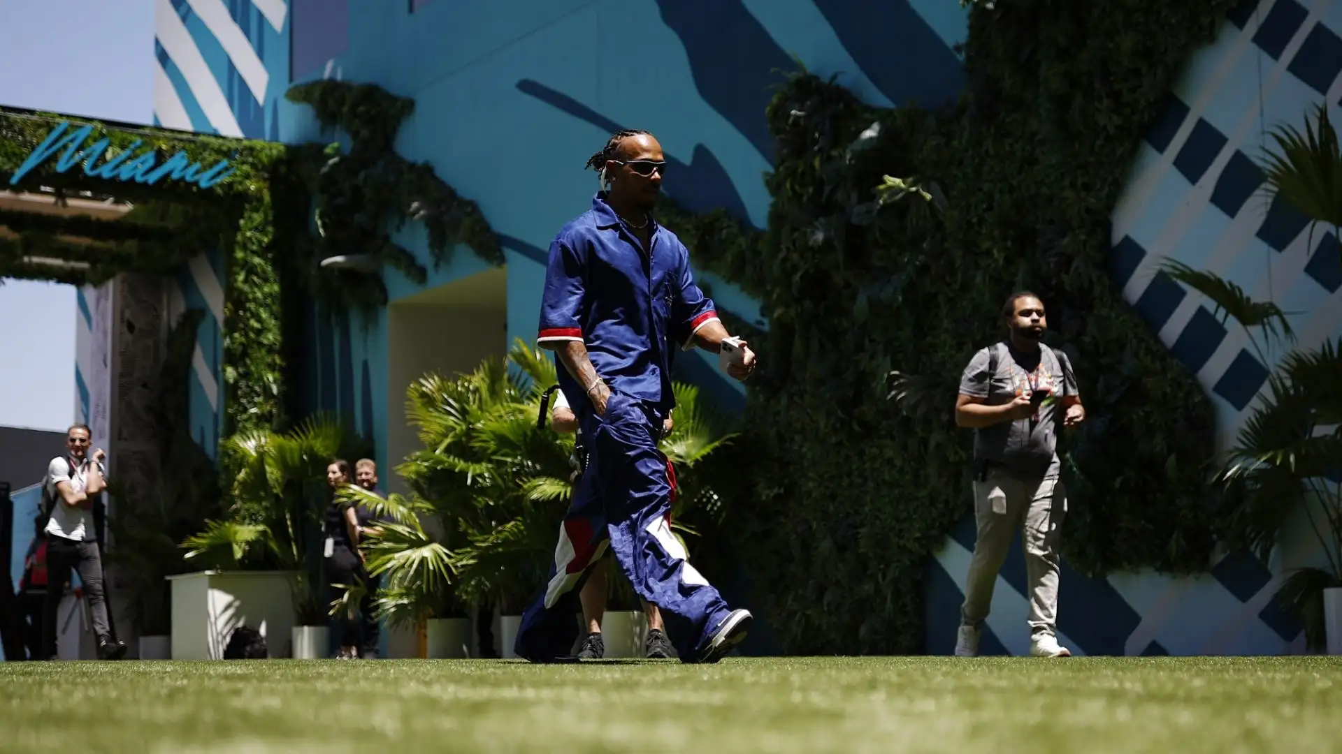 L'arrivo di Lewis Hamilton allo stadio