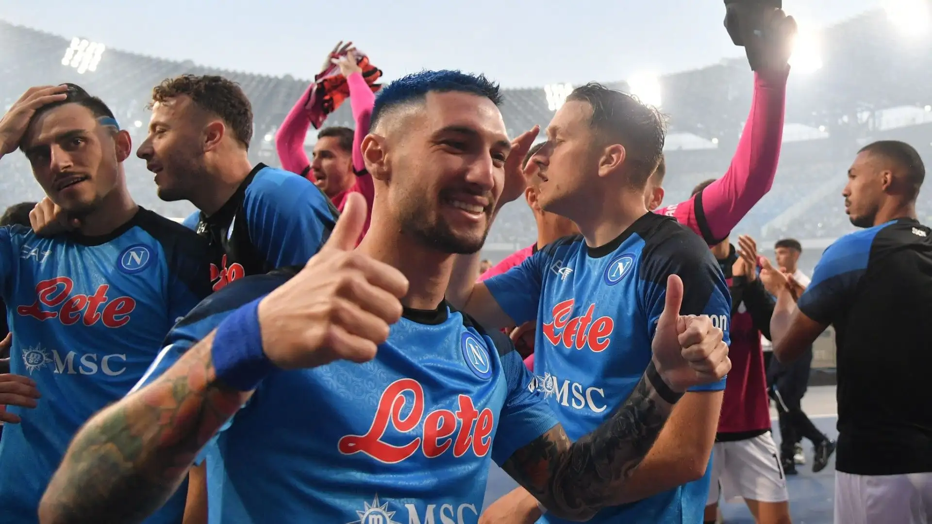 La squadra, al termine della partita contro la Fiorentina, è andata sotto i propri tifosi