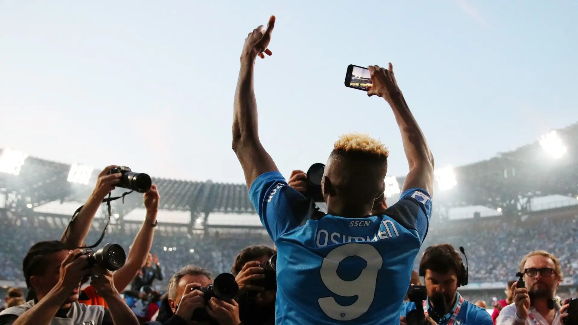 Victor Osimhen ha voluto registrare tutto con lo smartphone