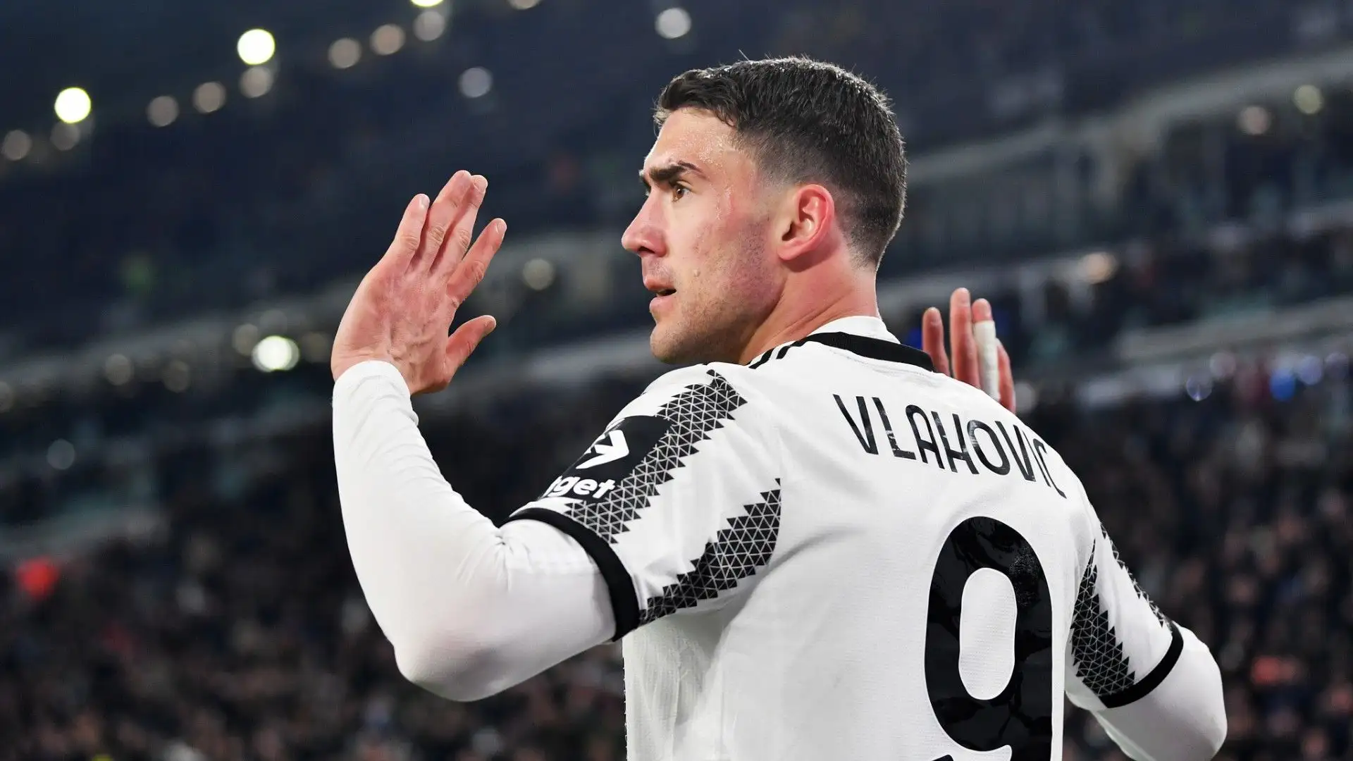 Attenzione al Real Madrid: anche i Blancos stanno pensando a Vlahovic come erede di Benzema