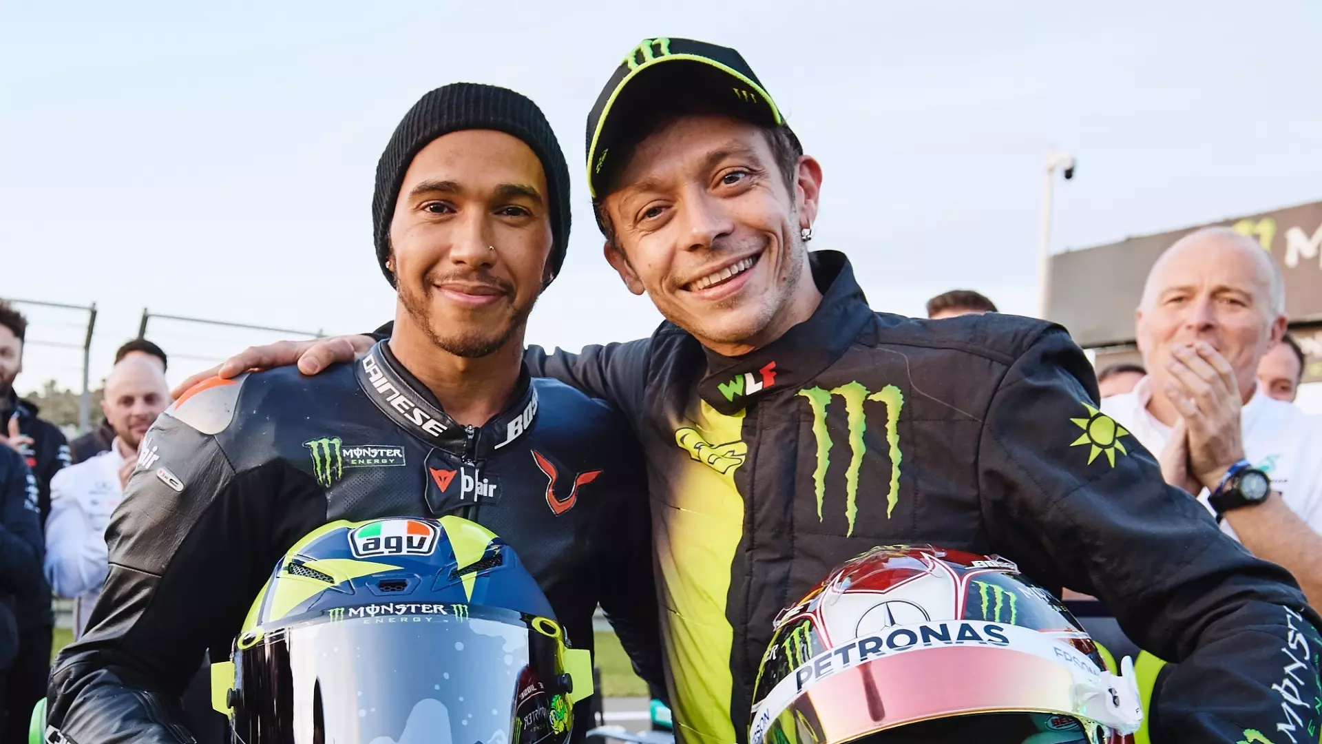 Lewis Hamilton manda un messaggio a Valentino Rossi