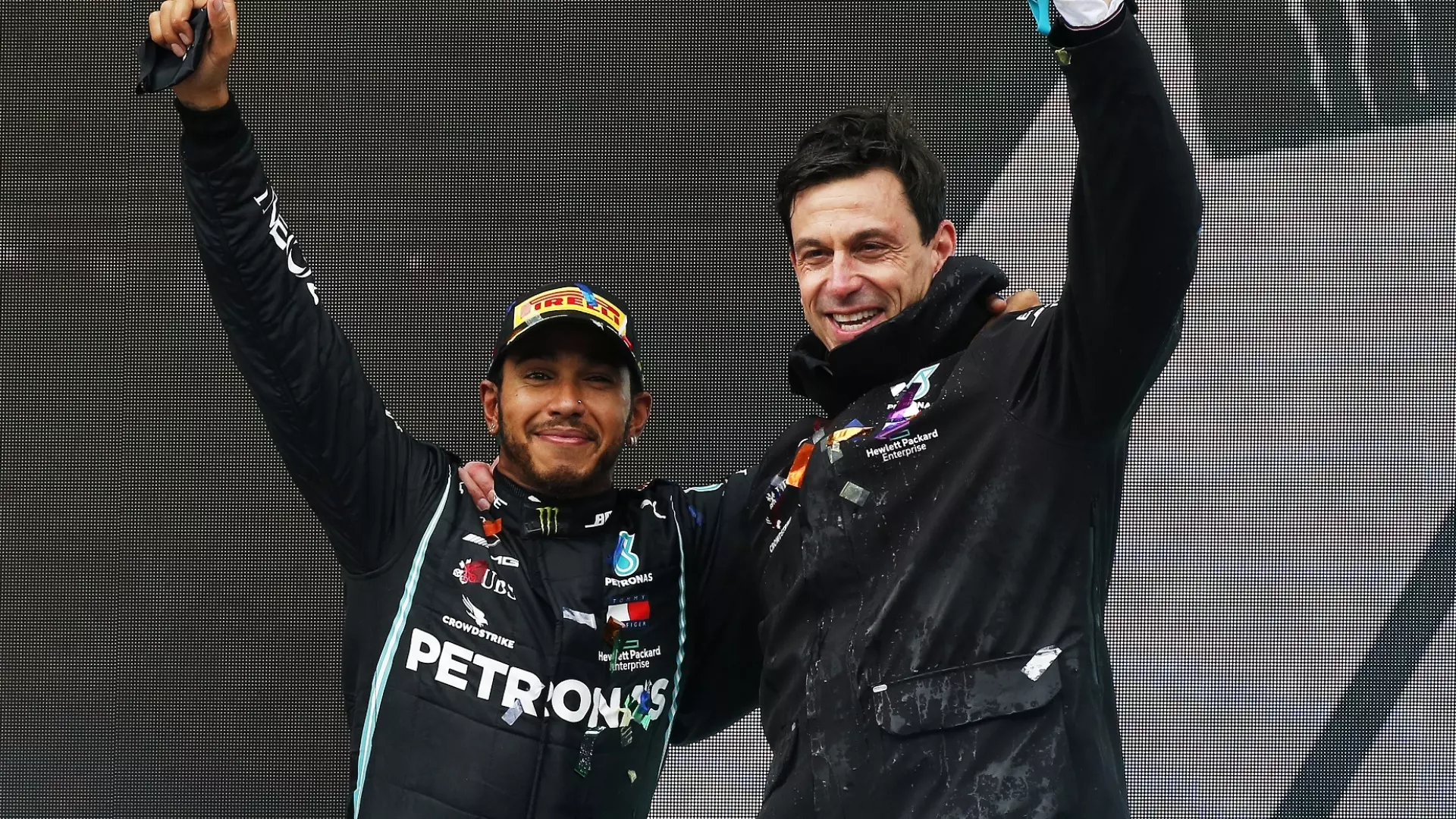 Lewis Hamilton-Ferrari, rumors scatenati: interviene Toto Wolff