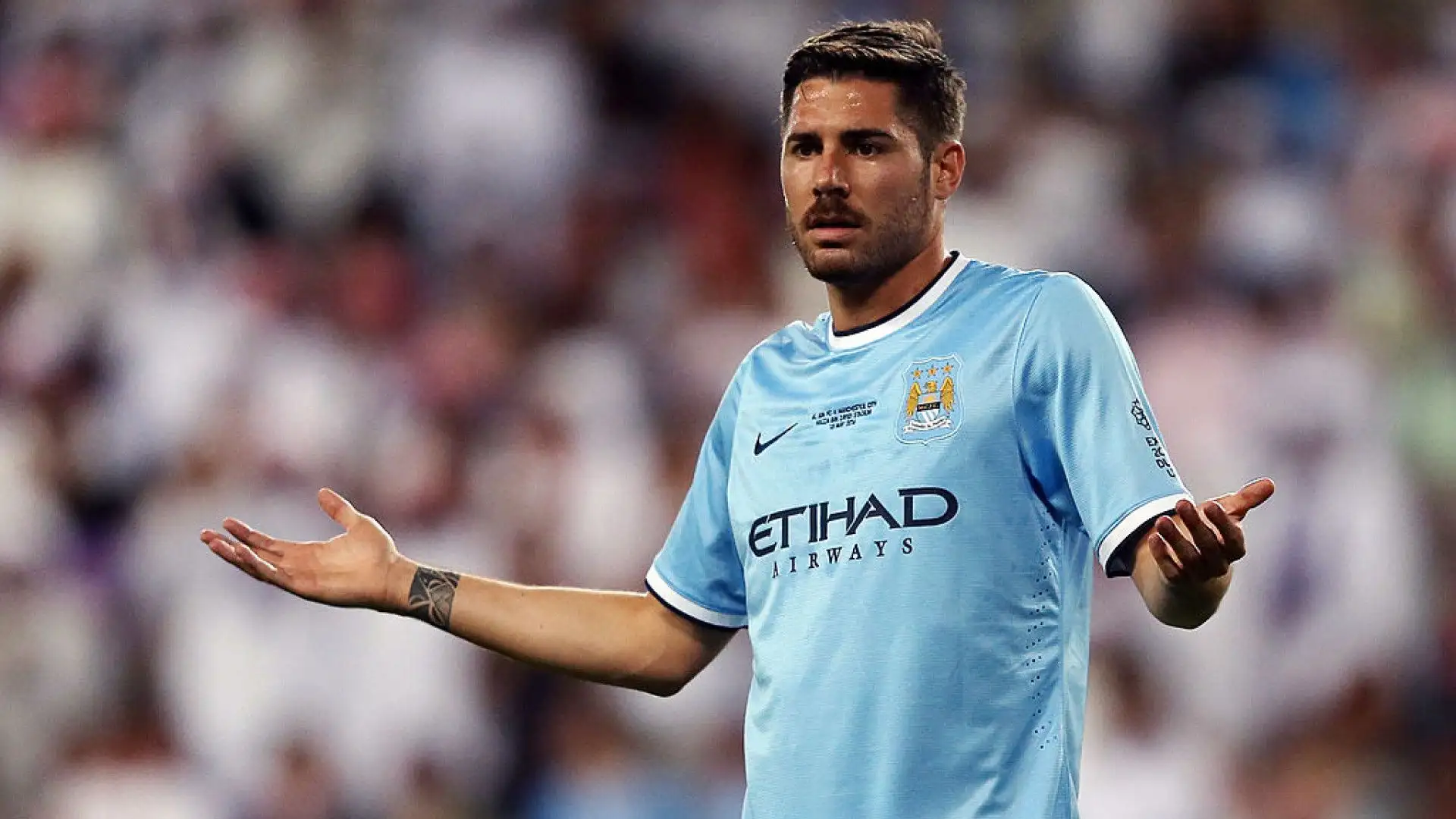 Con la maglia del Manchester City ha collezionato 53 presenze e 2 gol tra il 2012 e il 2014