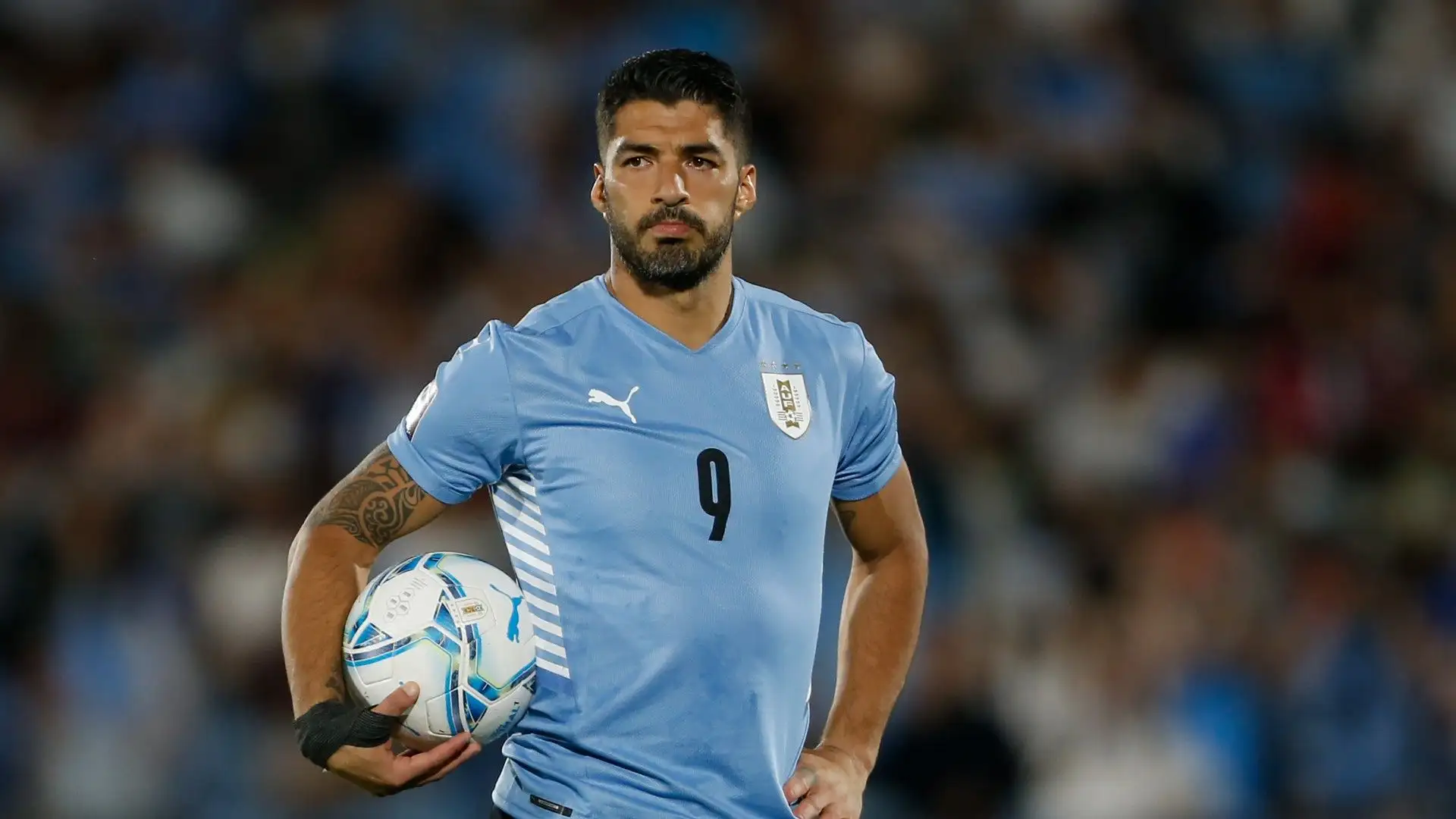 Luis Suarez - Con il suo carisma e la sua abilità nel segnare gol, l'uruguaiano ha aiutato il Barcellona a vincere numerose competizioni tra cui la Champions League

