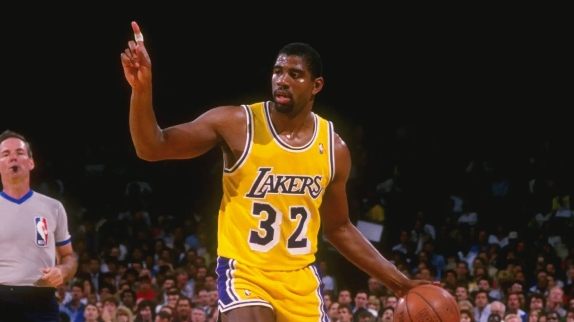 Magic Johnson - Ha vinto cinque titoli NBA con i Los Angeles Lakers, l'oro alle Olimpiadi 1992 e al Tournament of the Americas 1992 con il Dream Team statunitense
