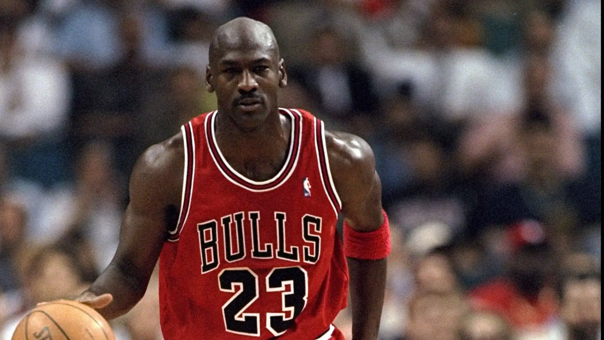 Michael Jordan - Considerato il più grande giocatore di basket di tutti i tempi, Jordan ha dominato il gioco negli anni '90
