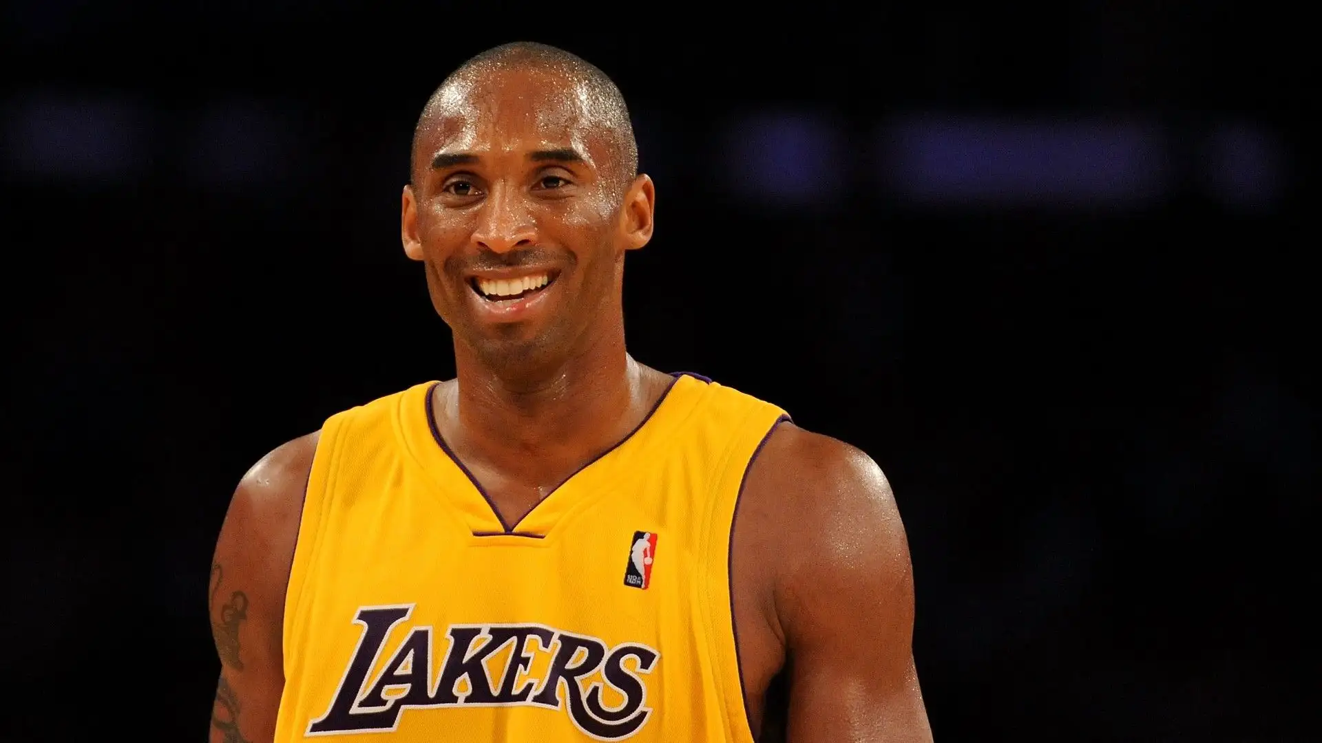 Kobe Bryant - Rientra tra gli sportivi più conosciuti al mondo, la sua carriera è ritenuta una delle migliori nella storia dello sport professionistico
