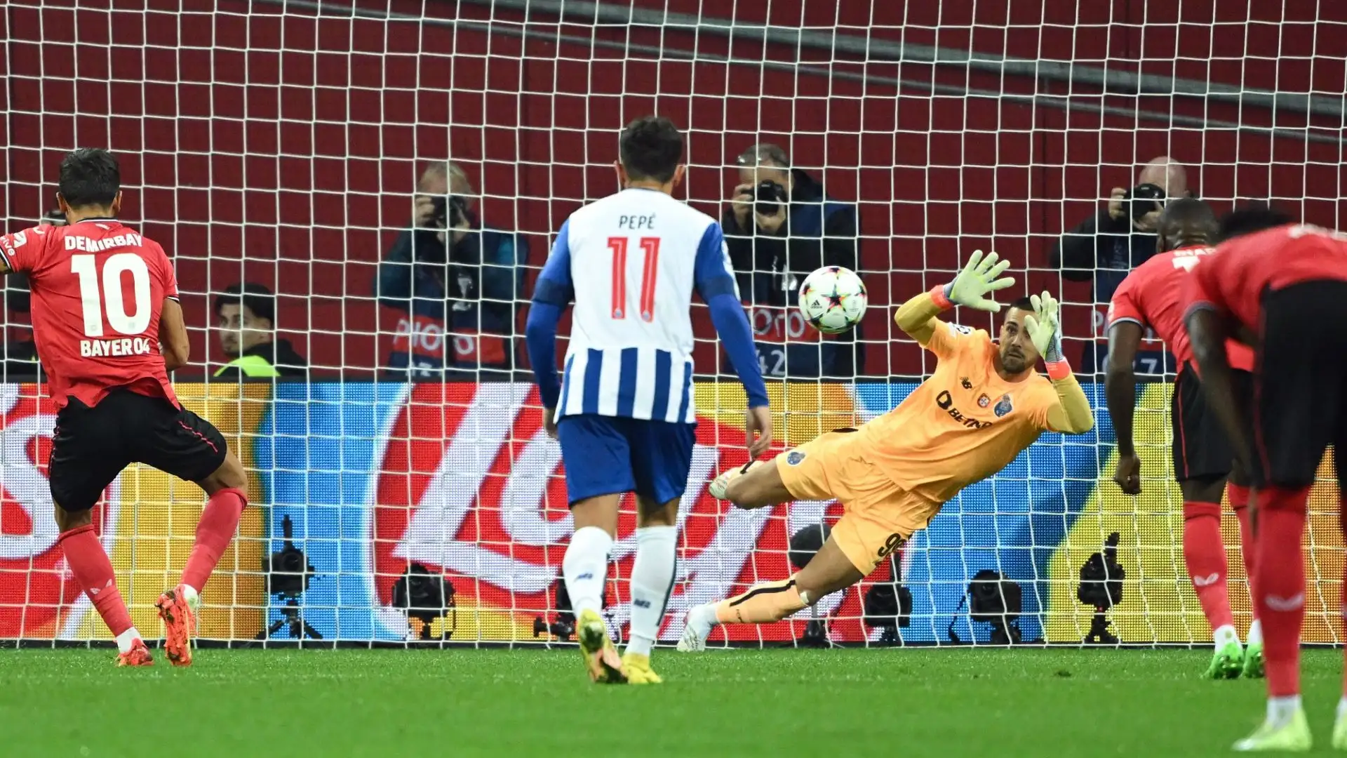 Anche il futuro di Manuel Neuer, 37 anni, è tutto da decidere