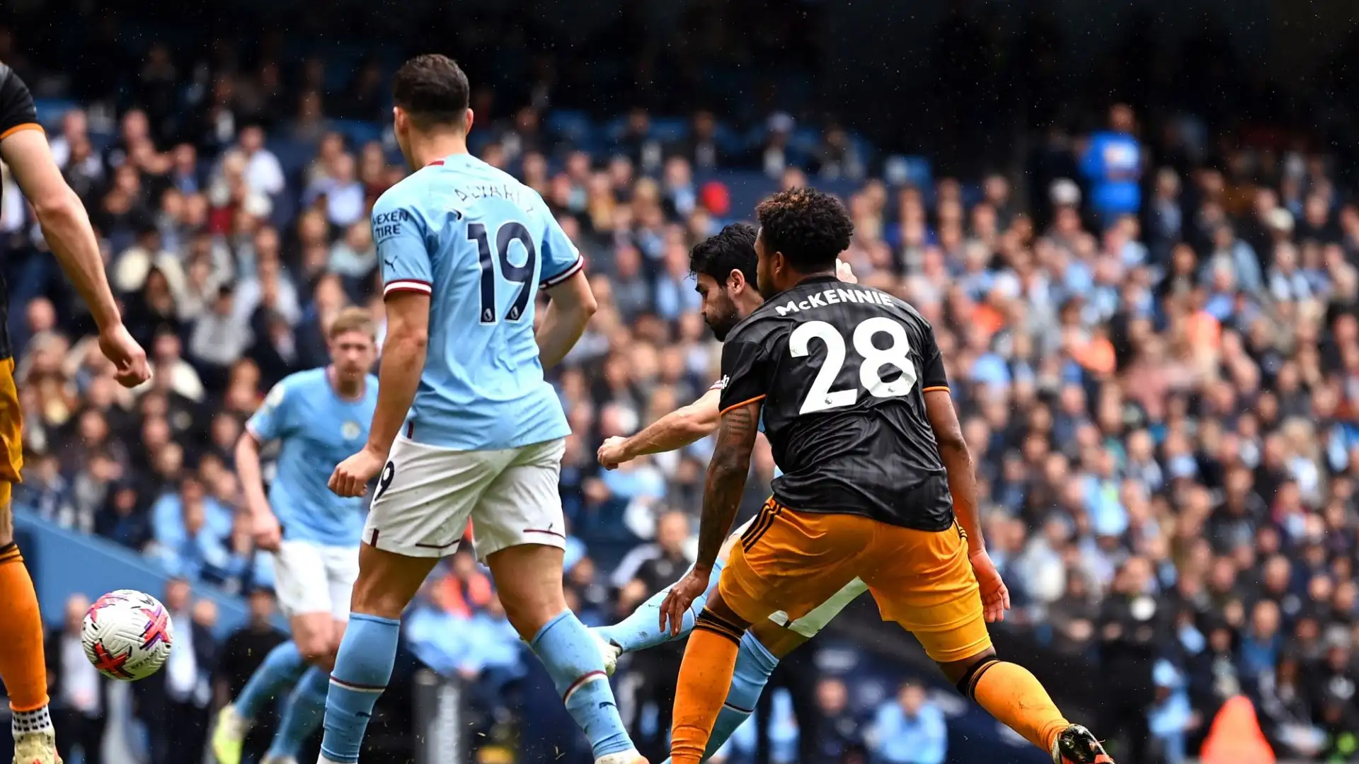 Gundogan ha segnato due gol identici in appena 8' nel primo tempo del match contro il Leeds