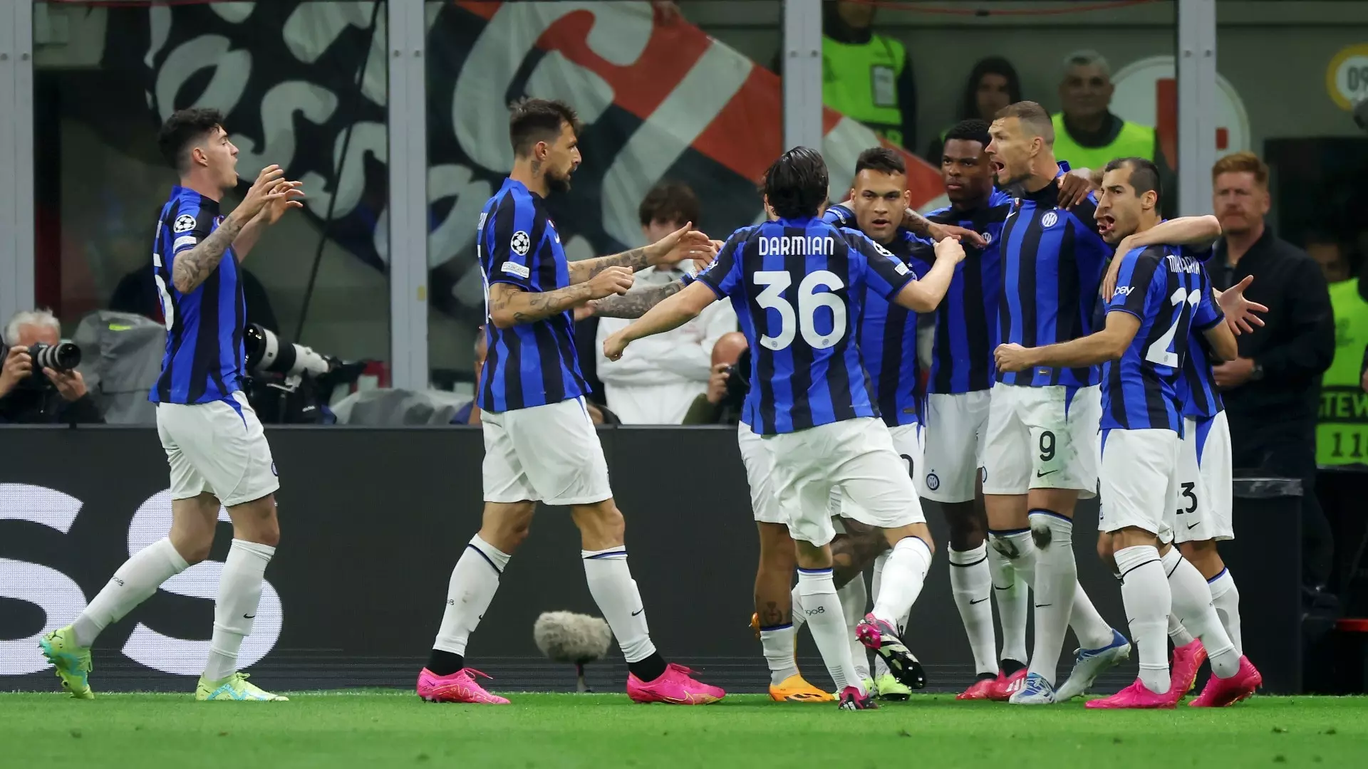 Inter in festa a San Siro: 2-0 al Milan nella prima semifinale