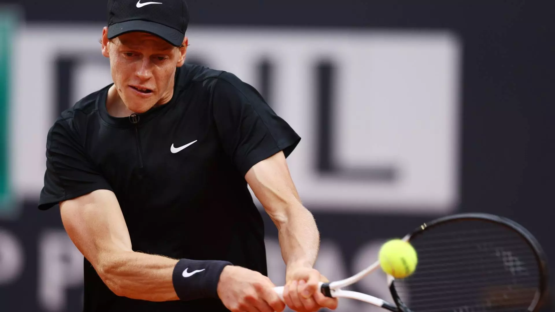 Jim Courier va giù piatto su Jannik Sinner. E loda Holger Rune