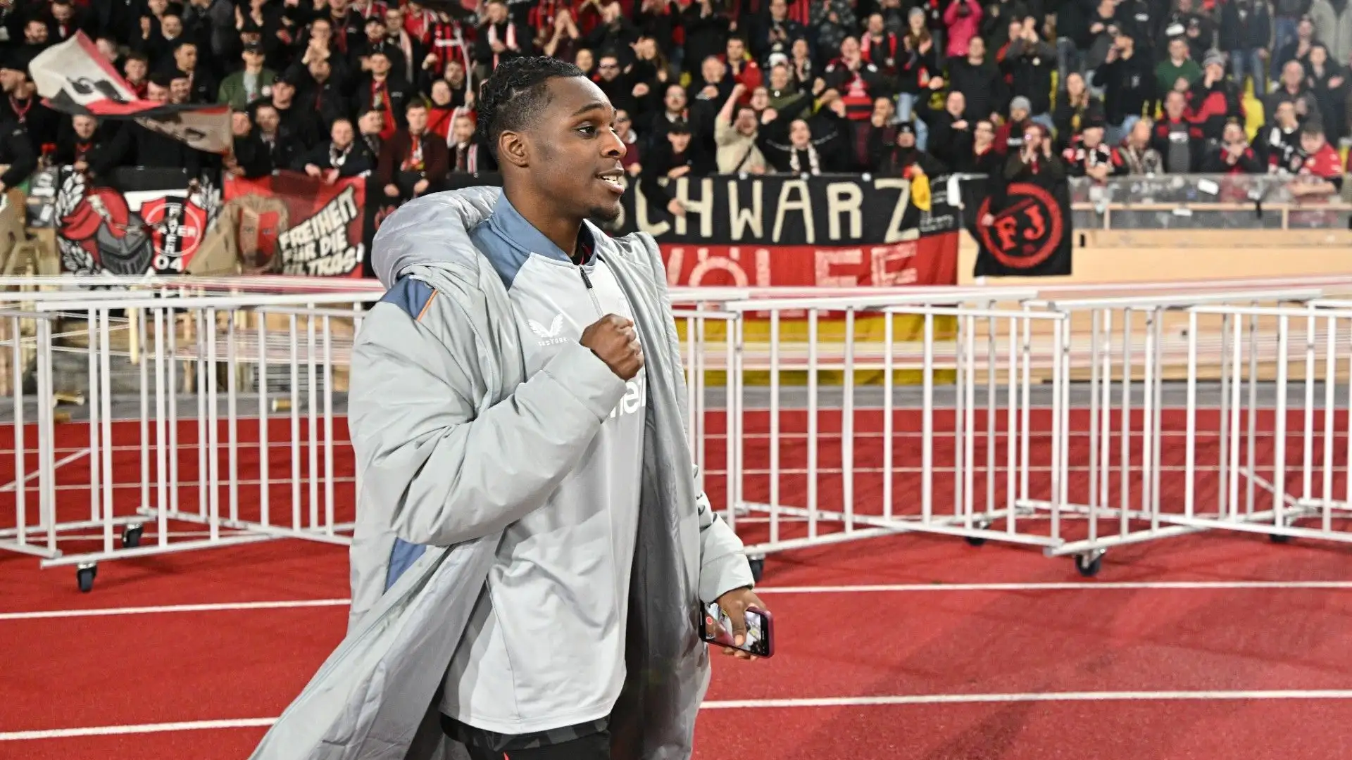 Jeremie Frimpong ha un contratto con il Bayer Leverkusen fino a giugno del 2025